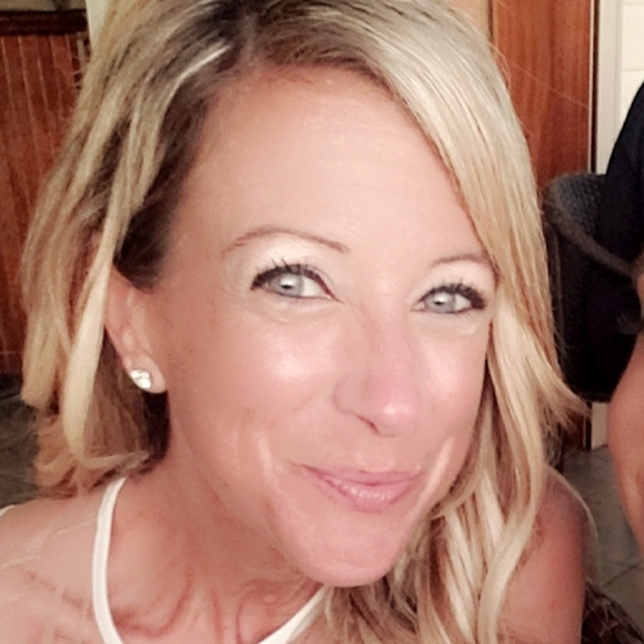 Meet your Posher, Holly - Picture 1 of 1